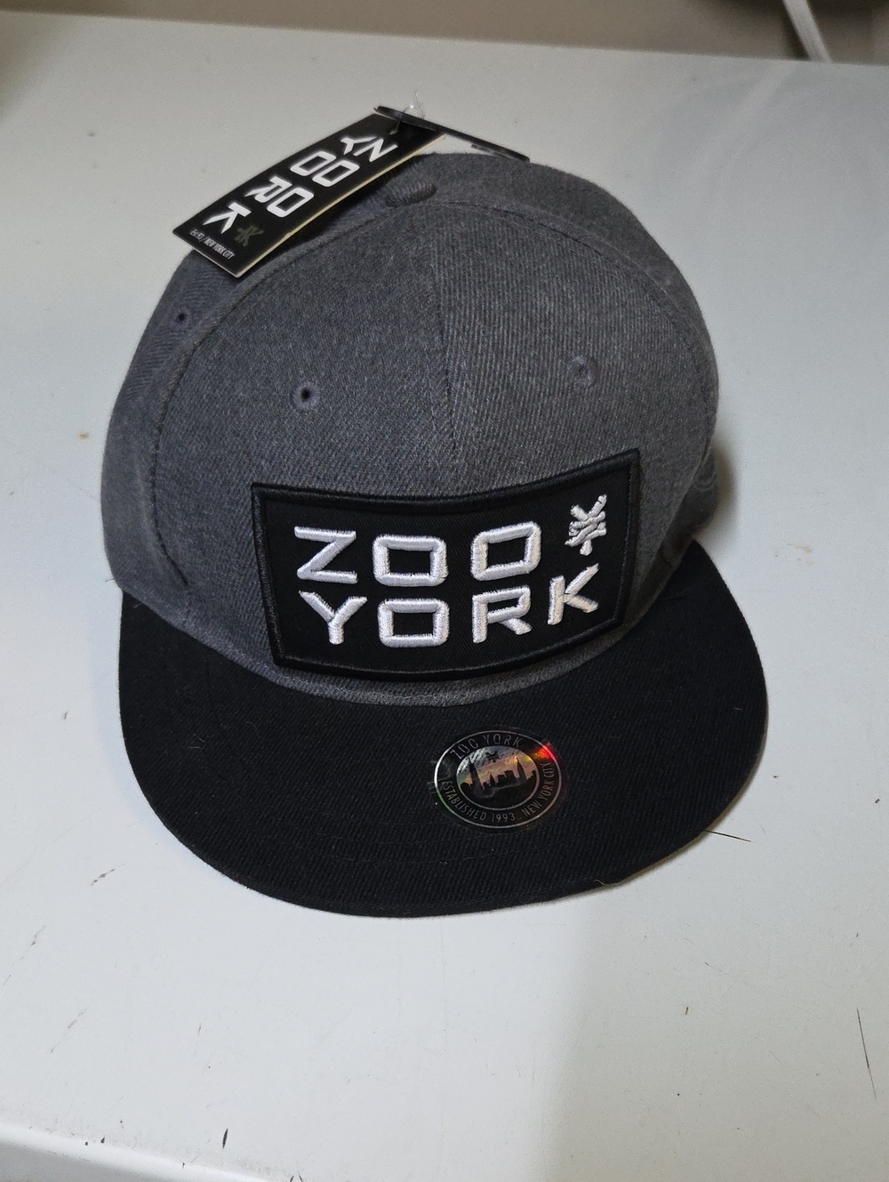Zoo York Grey and Black Flat Brim Snapback Hat NWT ✨️5/$30